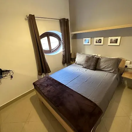 Ewa - 3-bedrooms Near Sliema - St Julians Seafront Apartment Gzira