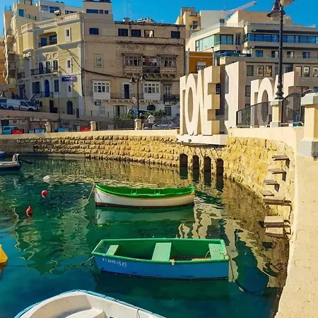 Ewa - 3-bedrooms Near Sliema - St Julians Seafront Apartment Gzira