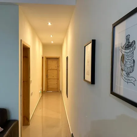 Daire San Albert - 3-Bedrooms Apt Near Sliema - St Julians Seafront