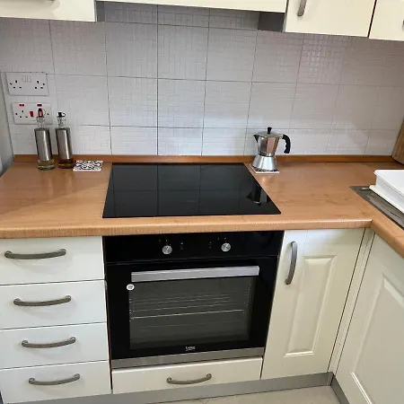 Ewa - 3-bedrooms Near Sliema - St Julians Seafront Apartment *