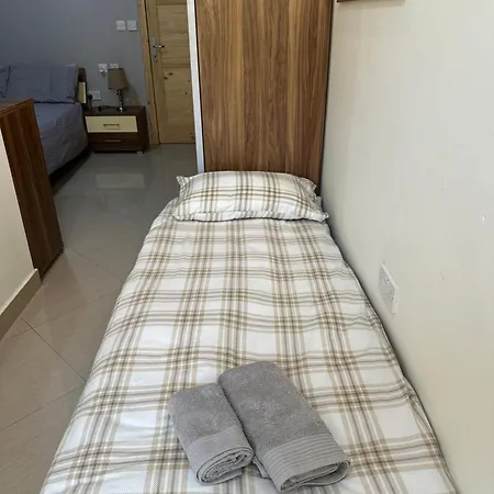 Daire San Albert - 3-Bedrooms Apt Near Sliema - St Julians Seafront *
